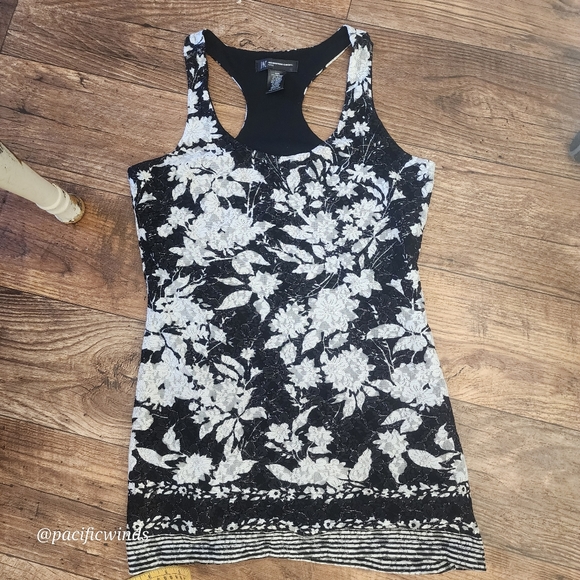 LACE OVERLAY INC INTERNATIONAL TOP WITH SPARKLE THREAD ACCENT SIZE XS - … c - Picture 1 of 8